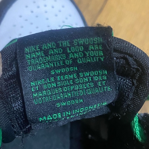 Nike Air Jordan 1 Retro High OG - Picture 7 of 8